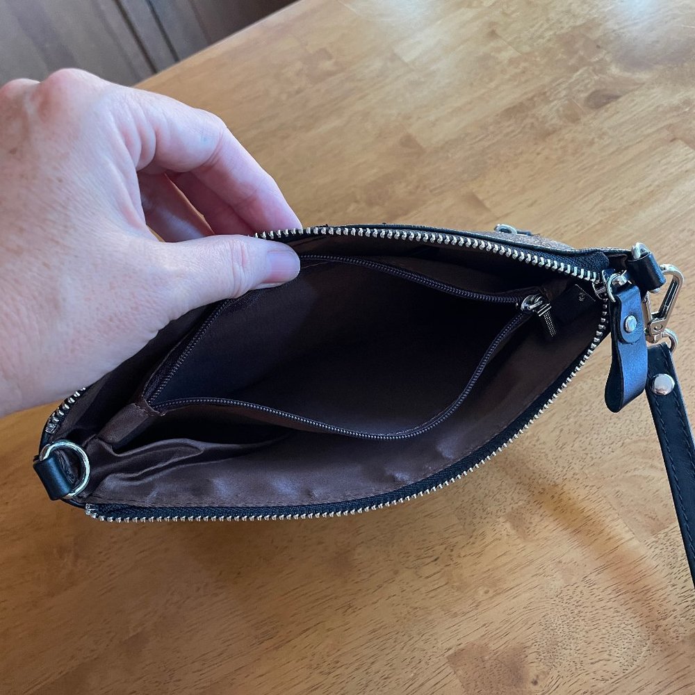 NWOT Black wristlet - Picture 5 of 6